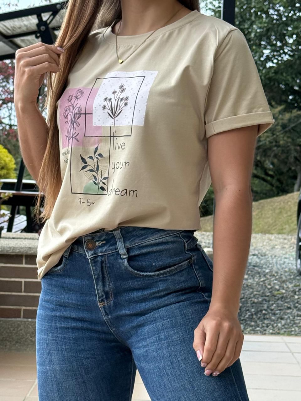 Linda Camiseta en Tela Fría